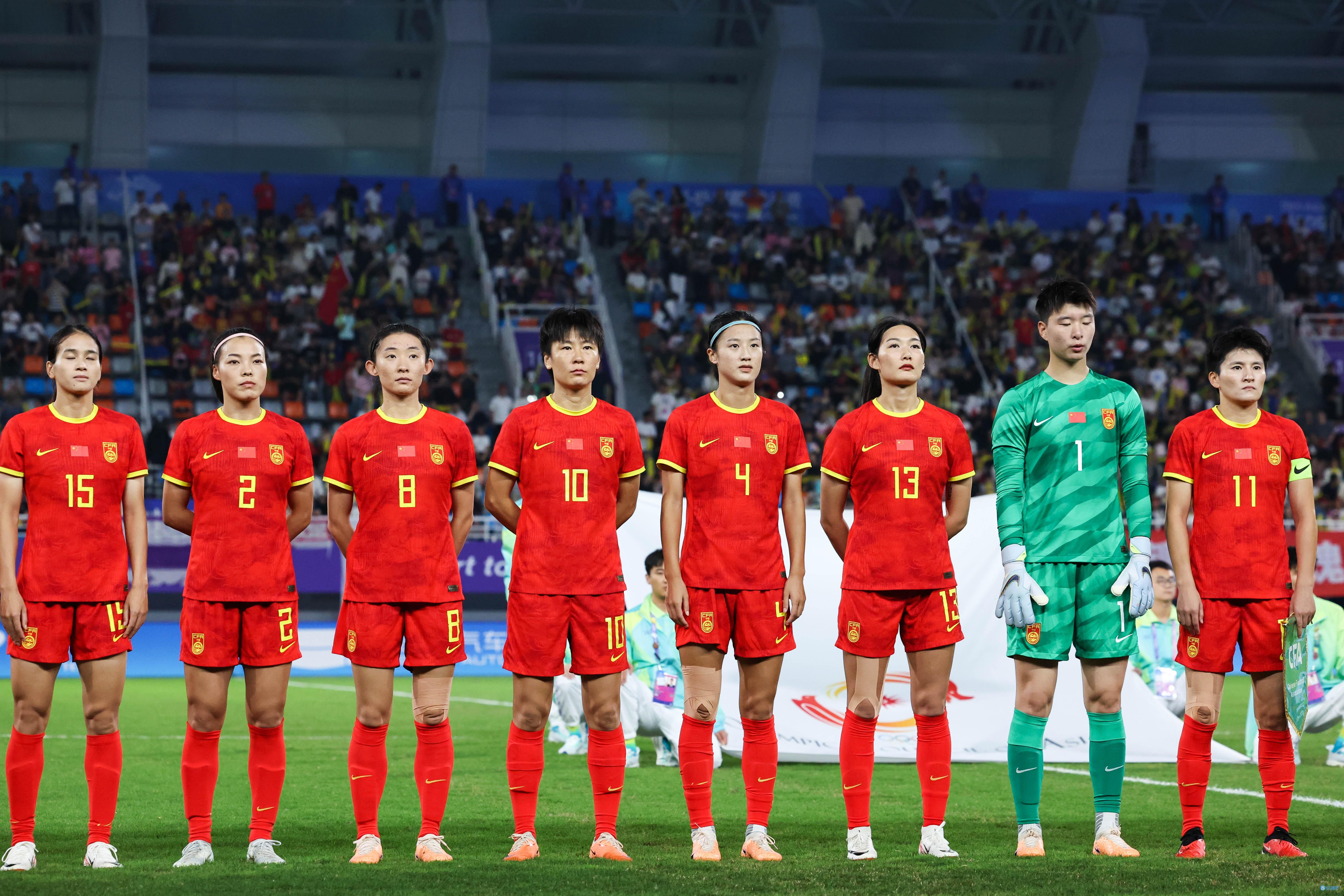 国际女足比赛精英聚首，中国队斗志昂扬 