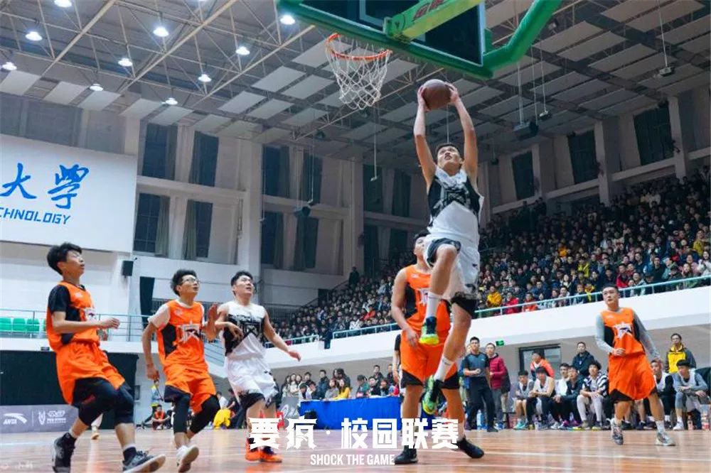 强强会师拼尽全力，博得欢呼与掌声 