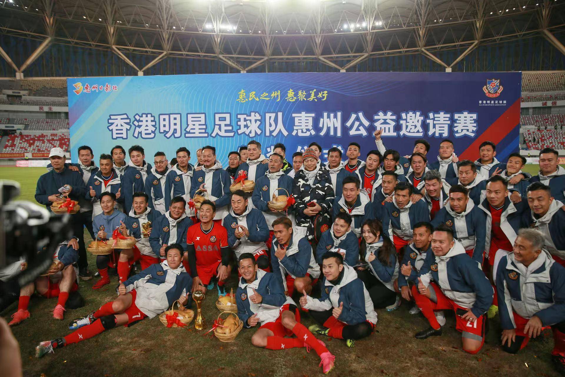 足球盛宴精彩不断，观众热情高涨的简单介绍